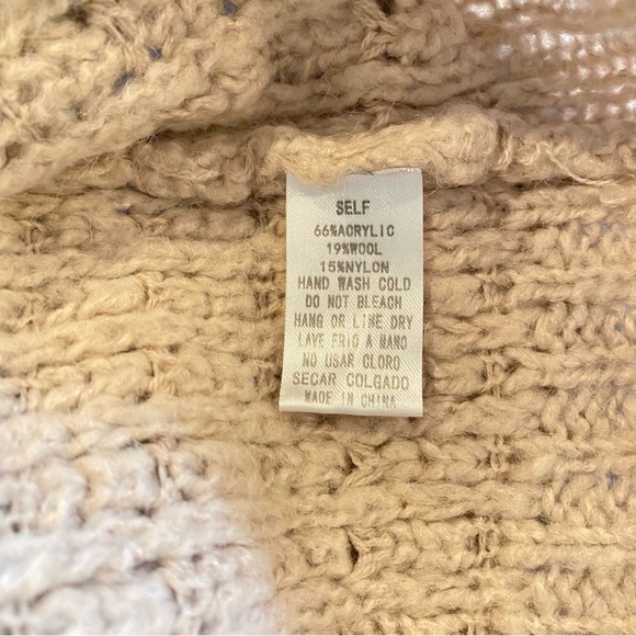 Kye Mi - loose knit v-neck sweater - Tan size medium - Picture 5 of 6
